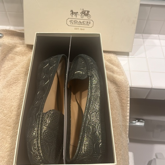 Euc coach pat dusted metallic pewter loafers in box only wore once size 9.5 - Picture 1 of 5